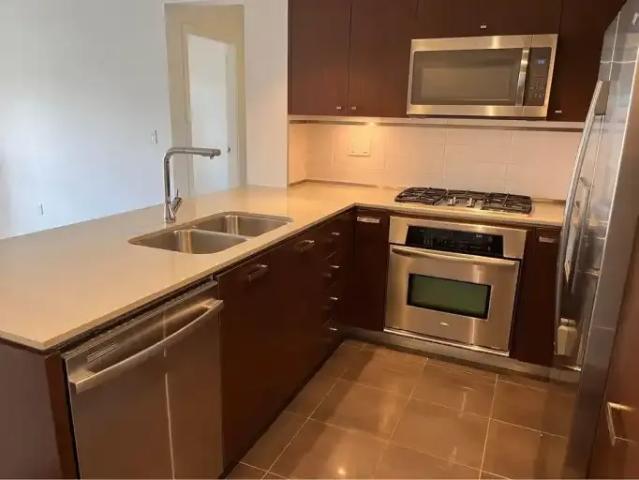 For Rent 2 Bedroom Apartment Surrey BC DS105394929