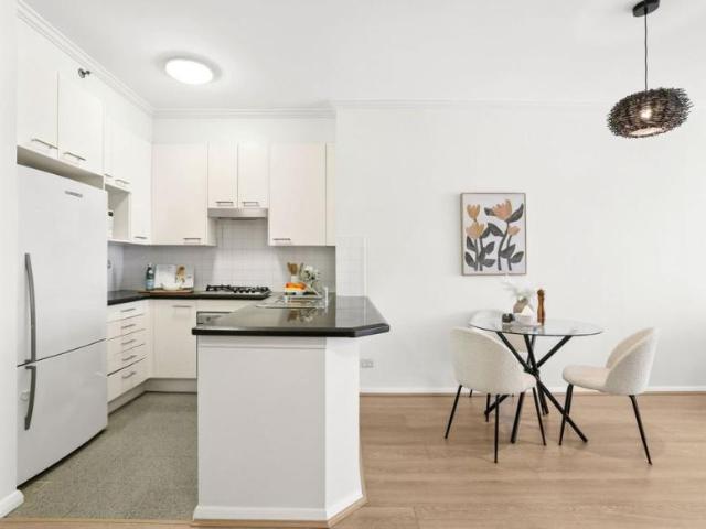 For Rent 2 Bedroom Apartment Sydney, NSW DS102578101