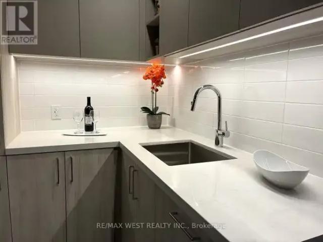 For Rent 2 Bedroom Apartment Vaughan ON DS105654240