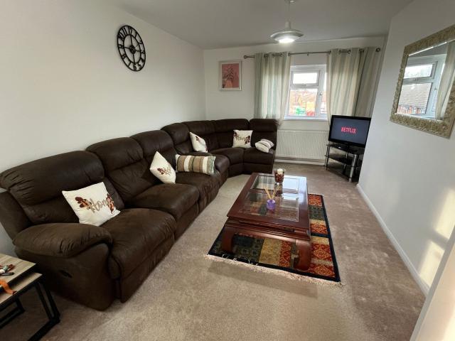 For Rent 2 Bedroom Apartment Windsor Windsor DS73027218