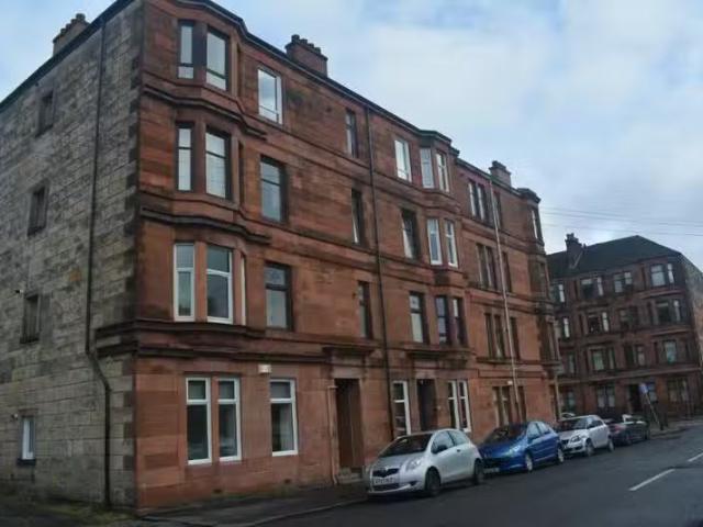 Cozy 2 bedroom ground floor flat for rent in Kingarth Street.