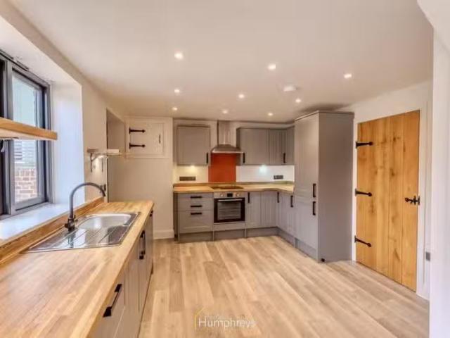 Cheap 2 bedroom detached house for rent in New Barn Farm, Know.