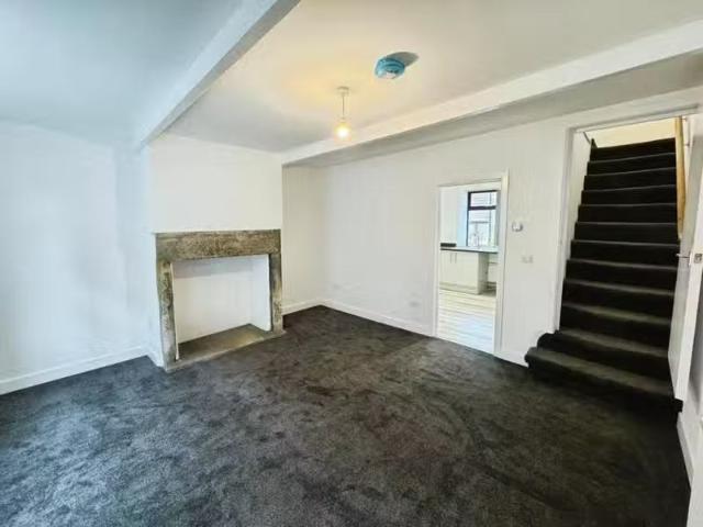 Cheap 2 bedroom end of terrace house for rent in Nelson Place.