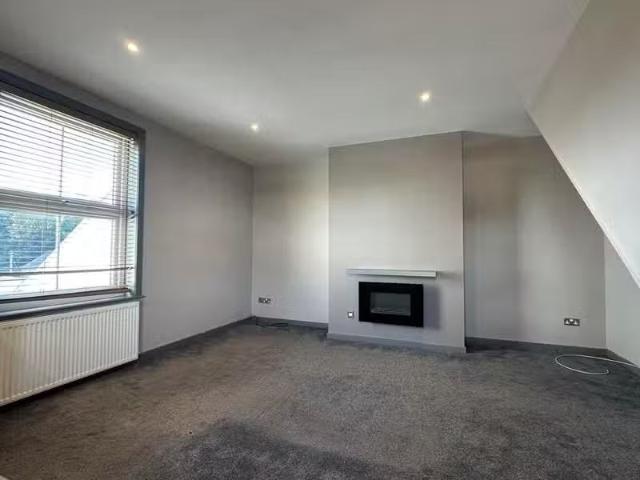 Rental! 2 bedroom flat for rent in Westgate, CLECKHEATON, West.