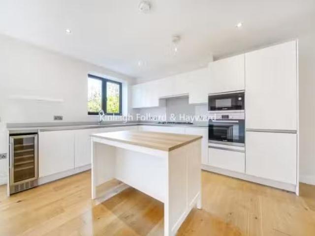 New 2 bedroom flat for rent in Bickley Park Road, Bromley, BR1