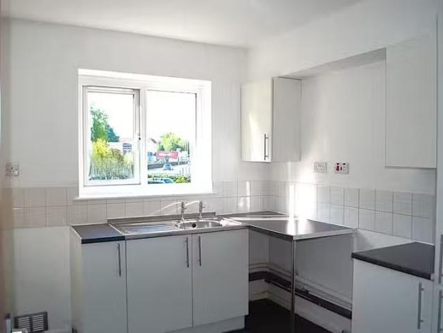 Deal! 2 bedroom flat for rent in Board Cross, Shepton Mallet.