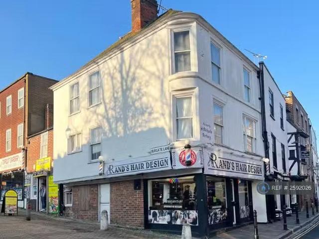 Rental! 2 bedroom flat for rent in Burgate, Canterbury, CT1