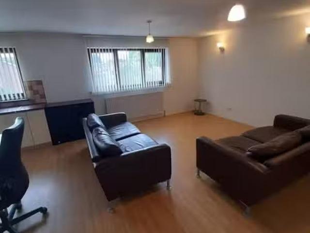 Nice 2 bedroom flat for rent in Dorridge Road, Dorridge, Solih.