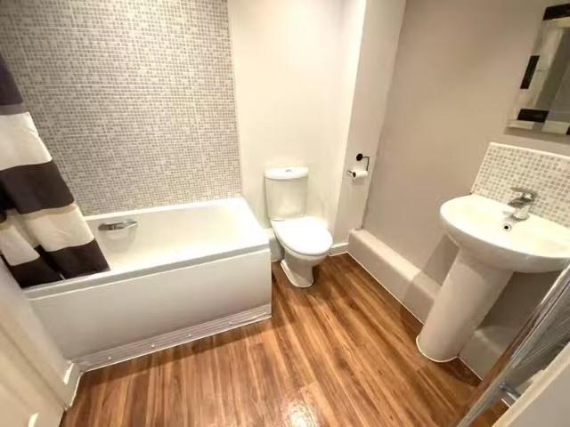 Just in! 2 bedroom flat for rent in Lychgate Close, Glascote.