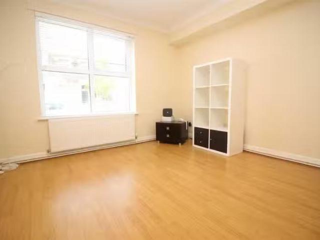 Cheap 2 bedroom flat for rent in Olive Court, Llandaff Road Ca.