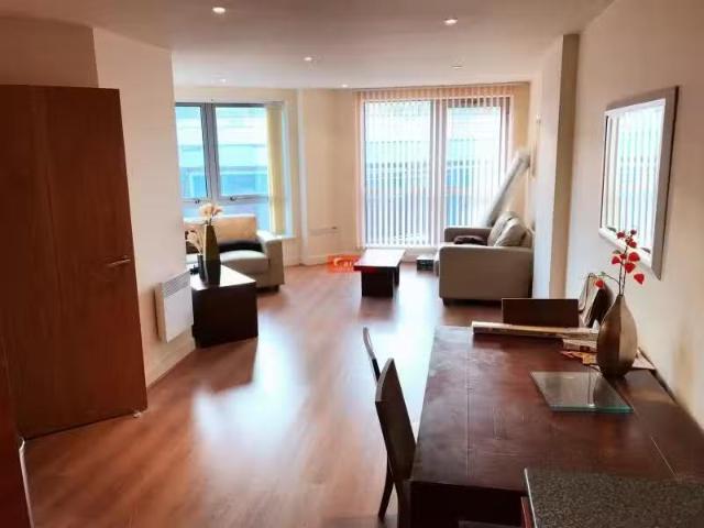 Rental! 2 bedroom flat for rent in Quartz, 10 Hall Street, Bir.