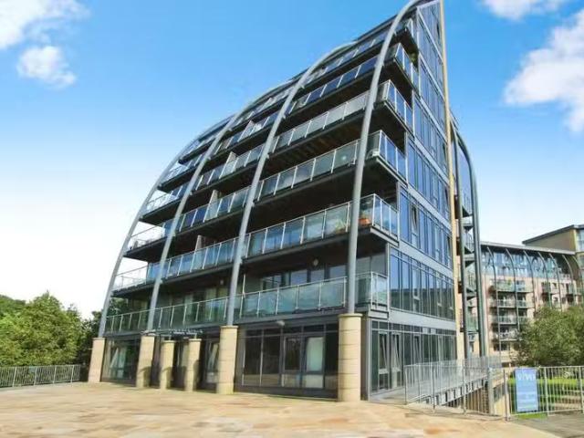 Rental! 2 bedroom flat for rent in Salts Mill Road, Shipley, B.