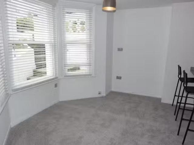Rental! 2 bedroom flat for rent in Seafield Road, Hove, BN3