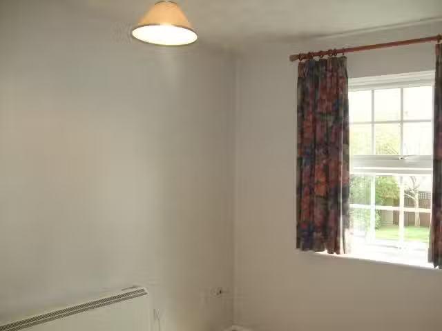 Cheap 2 bedroom flat for rent in Shearers Way, Boreham, Chelms.
