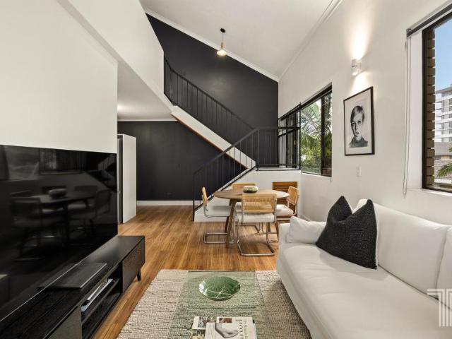 For Rent 2 Bedroom House Coorparoo QLD DS103122238