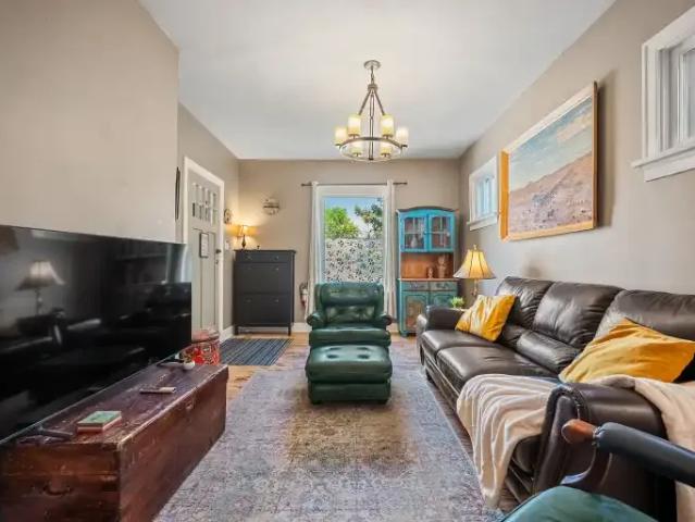 For Rent 2 Bedroom House Calgary AB DS105135519