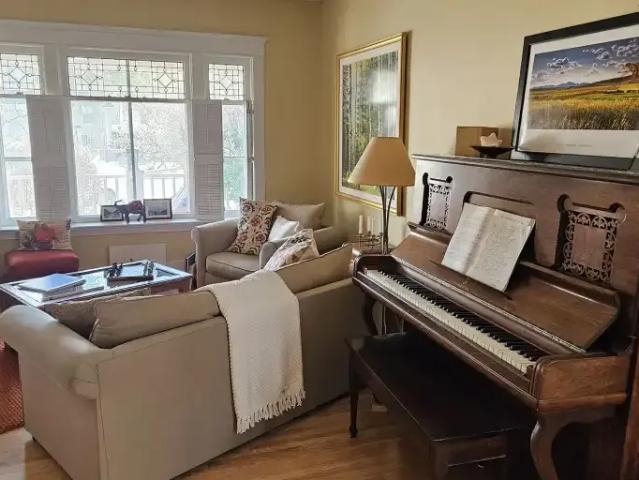 For Rent 2 Bedroom House Calgary AB DS105226659