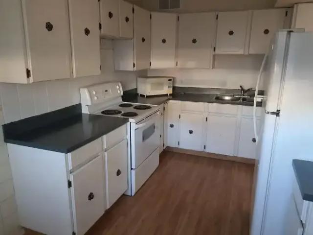 For Rent 2 Bedroom House Calgary AB DS105337550