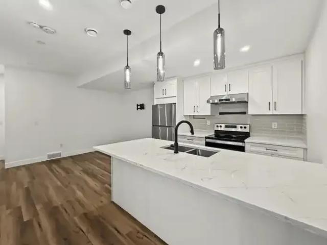 For Rent 2 Bedroom House Calgary AB DS105554385