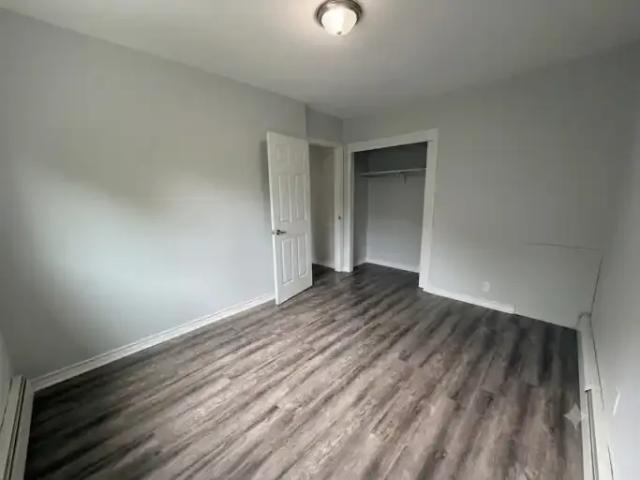 For Rent 2 Bedroom House Barrie ON DS104940688