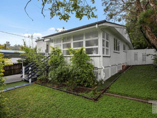 For Rent 2 Bedroom House Holland Park West QLD DS103616896
