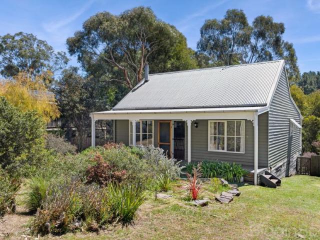 For Rent 2 Bedroom House Hepburn VIC DS101583194