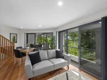 For Rent 2 Bedroom House Highgate Hill QLD DS102432827