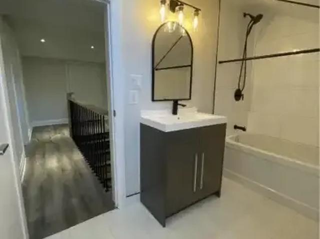 For Rent 2 Bedroom House Innisfil ON DS104957705