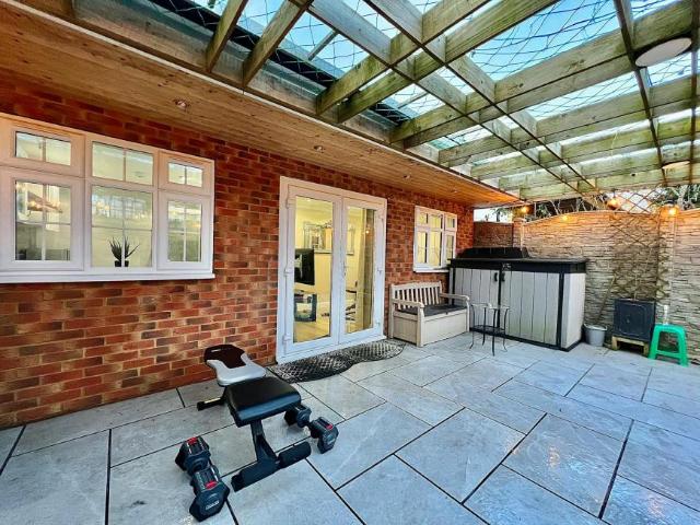 For Rent 2 Bedroom House London London DLS90911452