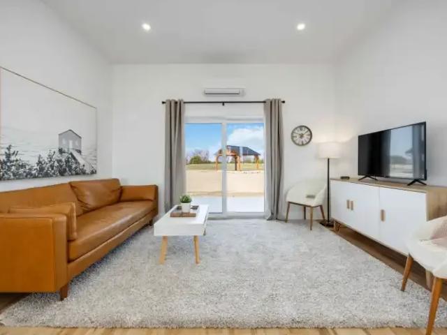 For Rent 2 Bedroom House Lambton Shores ON DS105526115
