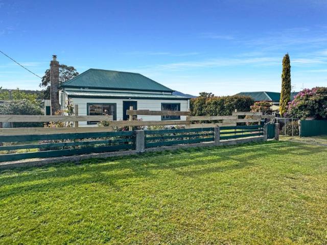 For Rent 2 Bedroom House St Marys TAS DS106179415