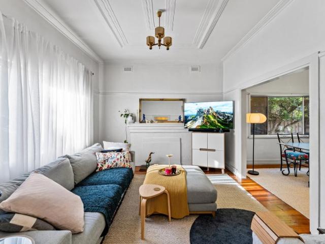 For Rent 2 Bedroom House Strathmore VIC DLS104713112