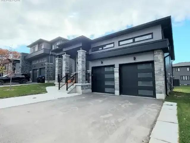 For Rent 2 Bedroom House Wasaga Beach ON DS104888858