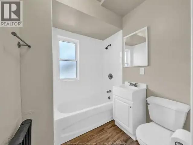 For Rent 2 Bedroom House Windsor ON DS102578997