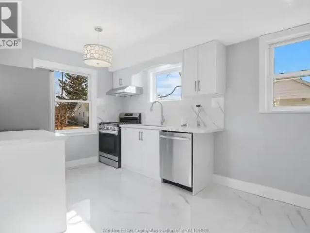 For Rent 2 Bedroom House Windsor ON DS102915434