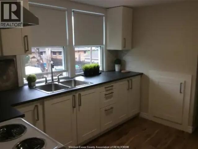 For Rent 2 Bedroom House Windsor ON DS103487761
