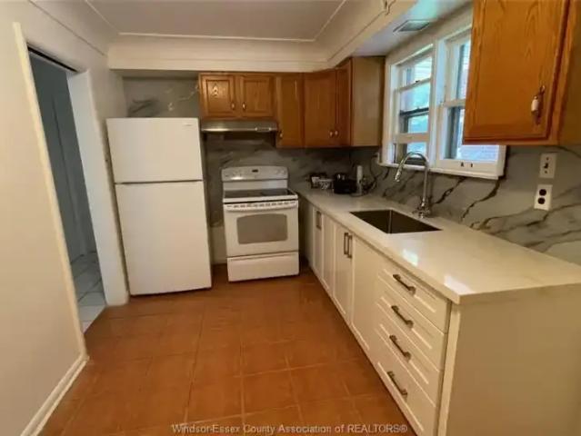 For Rent 2 Bedroom House Windsor ON DS103612039