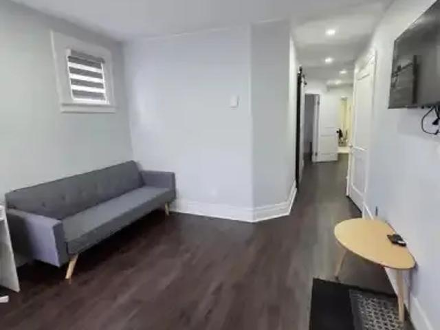 For Rent 2 Bedroom House Windsor ON DS103840441