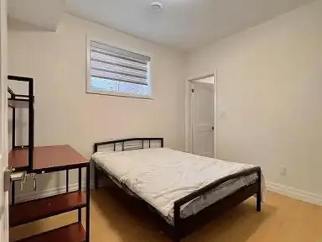 For Rent 2 Bedroom House Windsor ON DS103840435