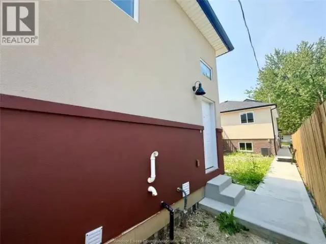For Rent 2 Bedroom House Windsor ON DS104224777