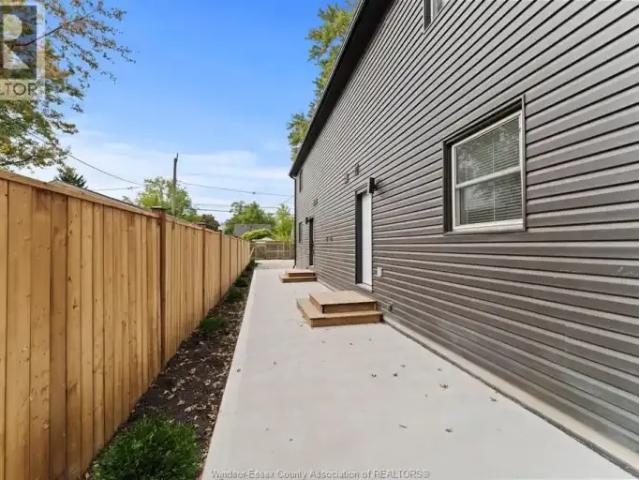 For Rent 2 Bedroom House Windsor ON DS106031572