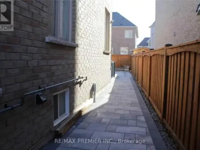 For Rent 2 Bedroom House Vaughan ON DS102701622