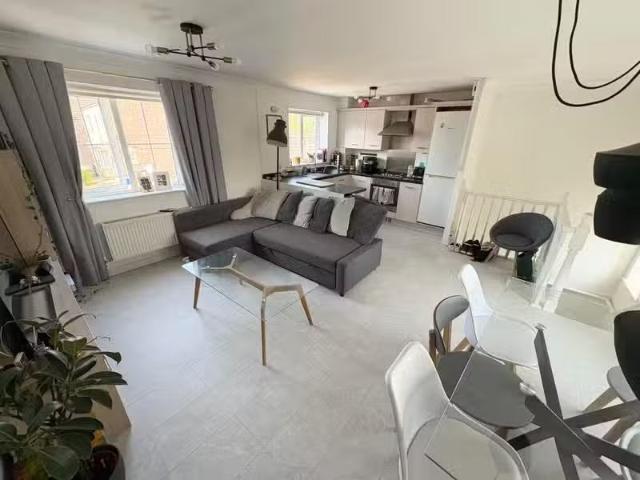 Just in! 2 bedroom maisonette for rent in Wicken Close, St Mel.
