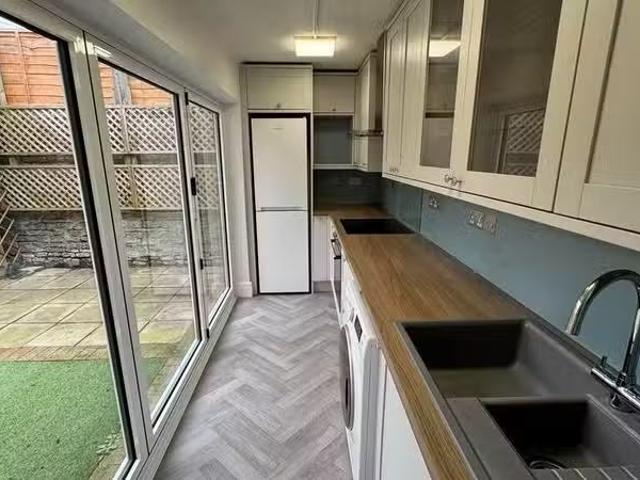 Rental! 2 bedroom mews property for rent in Prospect Square, W.