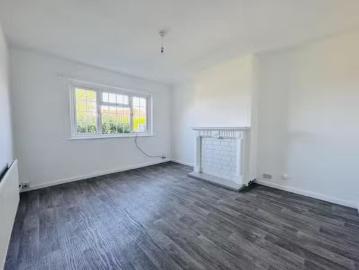 Cozy 2 bedroom semi detached house for rent in Ryde Park Road.