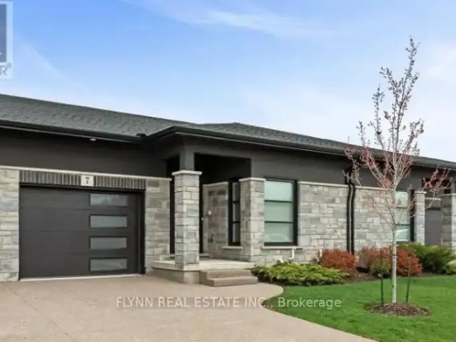 For Rent 2 Bedroom Townhouse Niagara Falls ON DS104106807