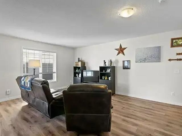 For Rent 2 Bedroom Townhouse Airdrie AB DS104940898