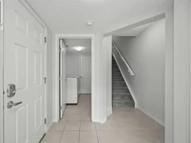 For Rent 2 Bedroom Townhouse Airdrie AB DS104224789