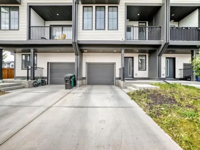 For Rent 2 Bedroom Townhouse Airdrie AB DS105643276