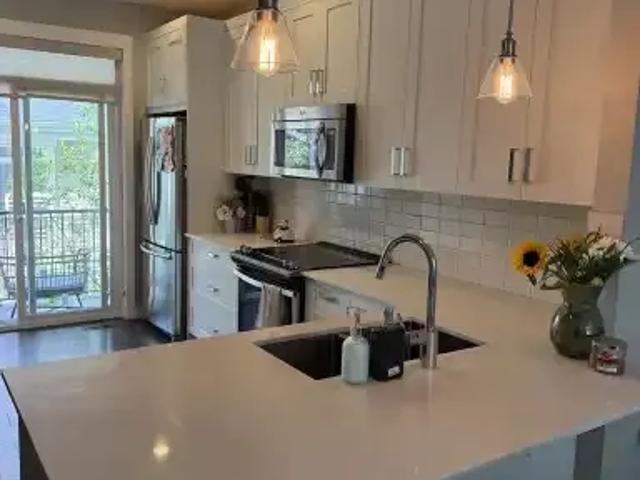 For Rent 2 Bedroom Townhouse Calgary AB DS103424661
